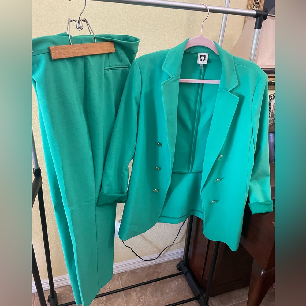 The perfect business suit with a pop of color. I only wore this one time